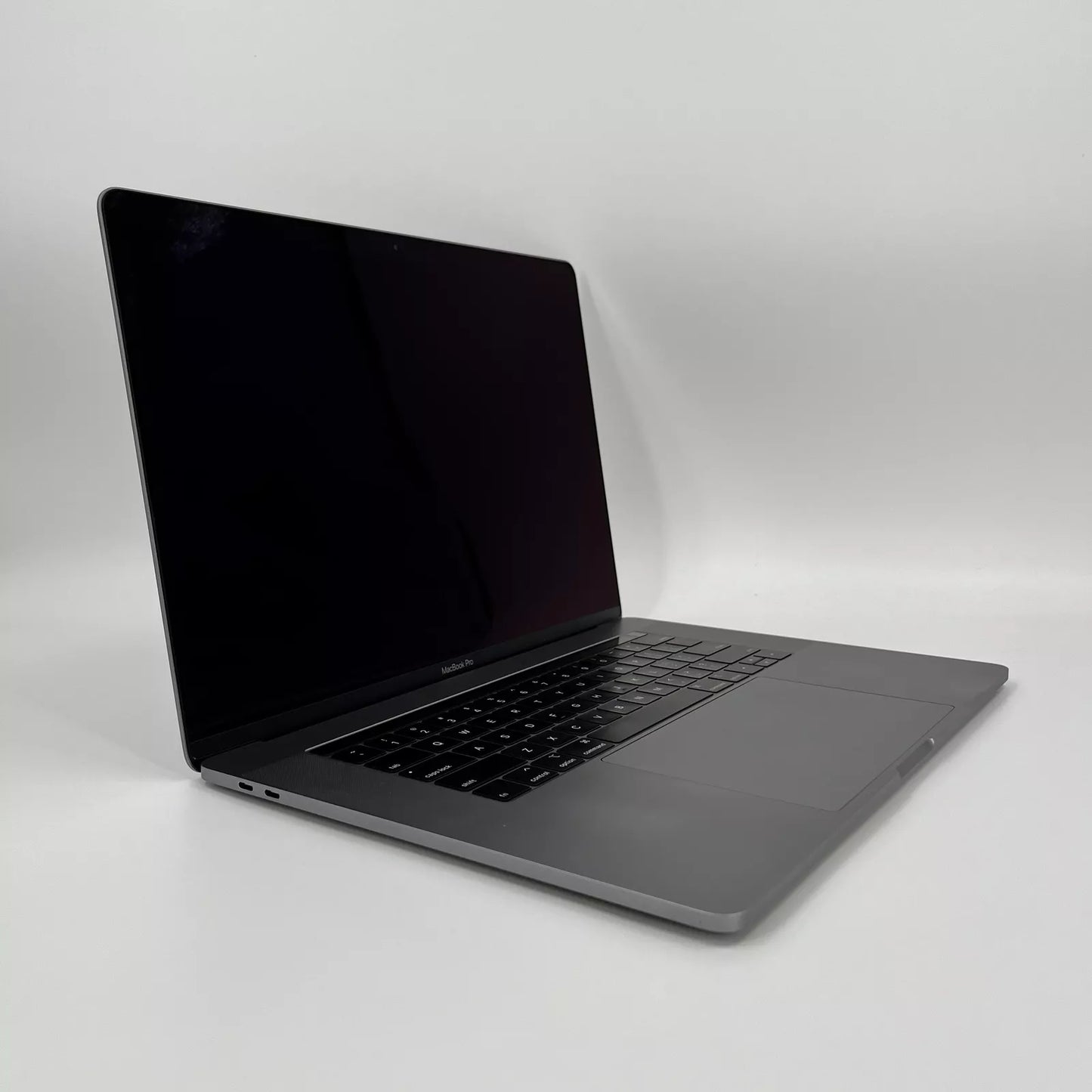 MacBook pro 2019 15,4”