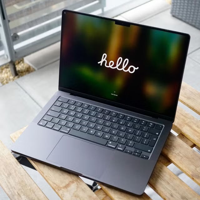 Macbook Air 13.6” 2025